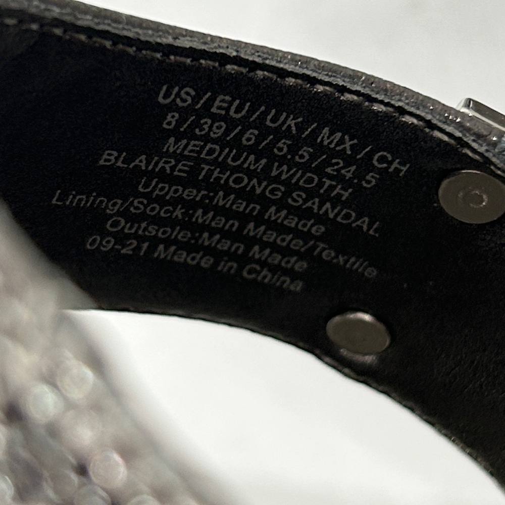 Kenneth Cole REACTION Women's Blaire Thong Sandals.Metallic Pewter Finish Size 8 - Picture 11 of 11